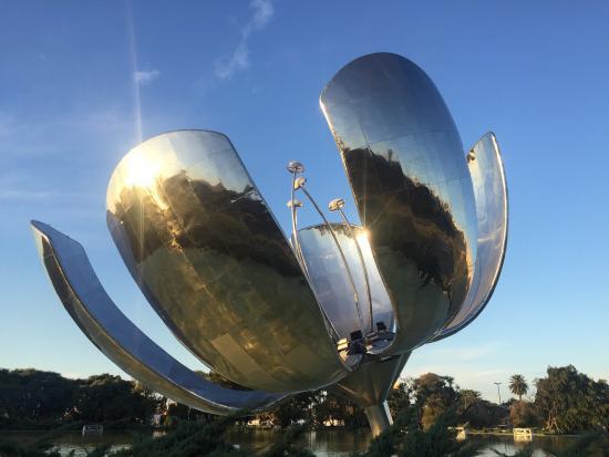 Floralis Generica
